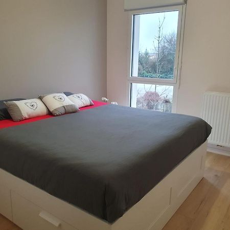 Appartement A Floirac Avec 2 Chambres, Un Parking Prive, Une Terrasse, A 5 Minutes En Voiture De L'Arkea Arena De Bordeaux エクステリア 写真