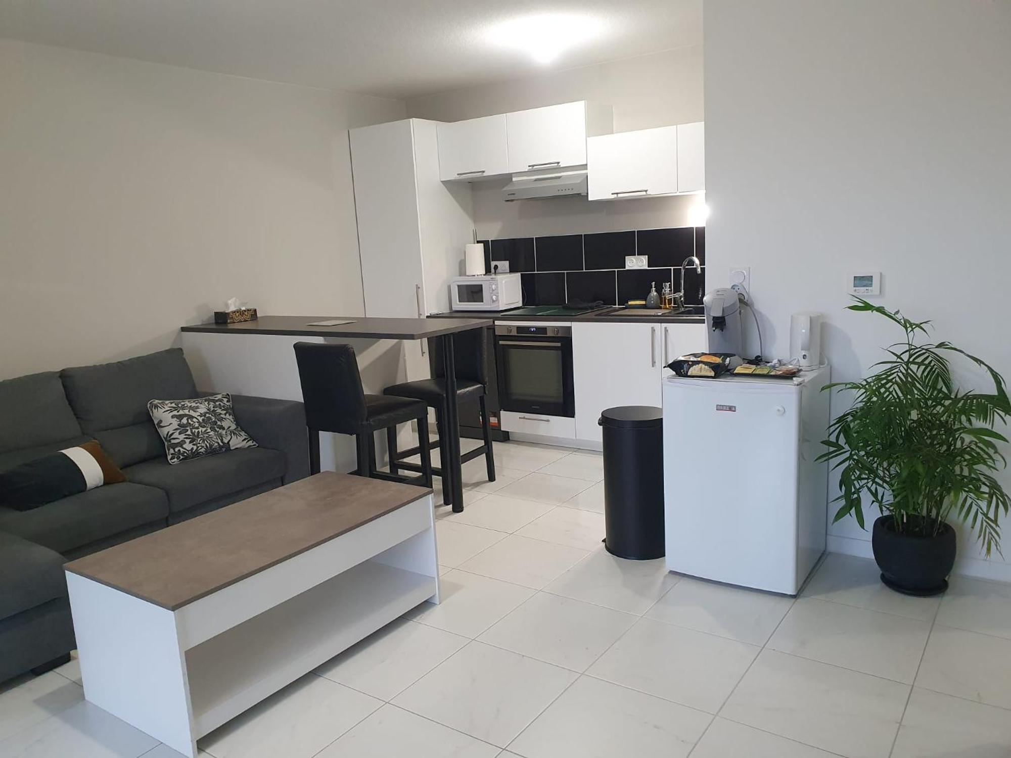Appartement A Floirac Avec 2 Chambres, Un Parking Prive, Une Terrasse, A 5 Minutes En Voiture De L'Arkea Arena De Bordeaux エクステリア 写真