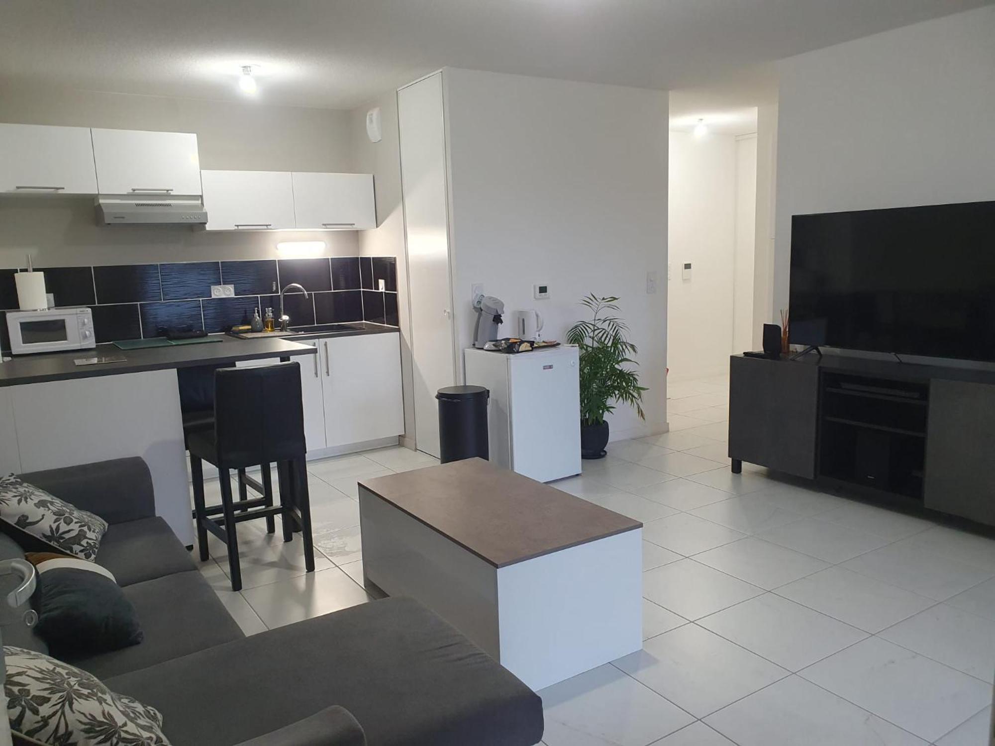Appartement A Floirac Avec 2 Chambres, Un Parking Prive, Une Terrasse, A 5 Minutes En Voiture De L'Arkea Arena De Bordeaux エクステリア 写真