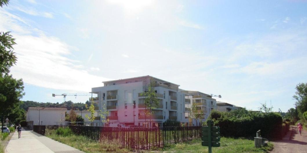 Appartement A Floirac Avec 2 Chambres, Un Parking Prive, Une Terrasse, A 5 Minutes En Voiture De L'Arkea Arena De Bordeaux エクステリア 写真