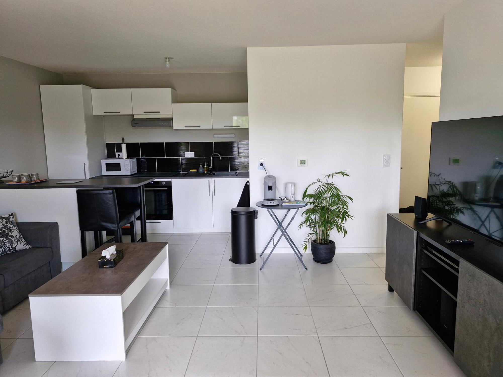 Appartement A Floirac Avec 2 Chambres, Un Parking Prive, Une Terrasse, A 5 Minutes En Voiture De L'Arkea Arena De Bordeaux エクステリア 写真