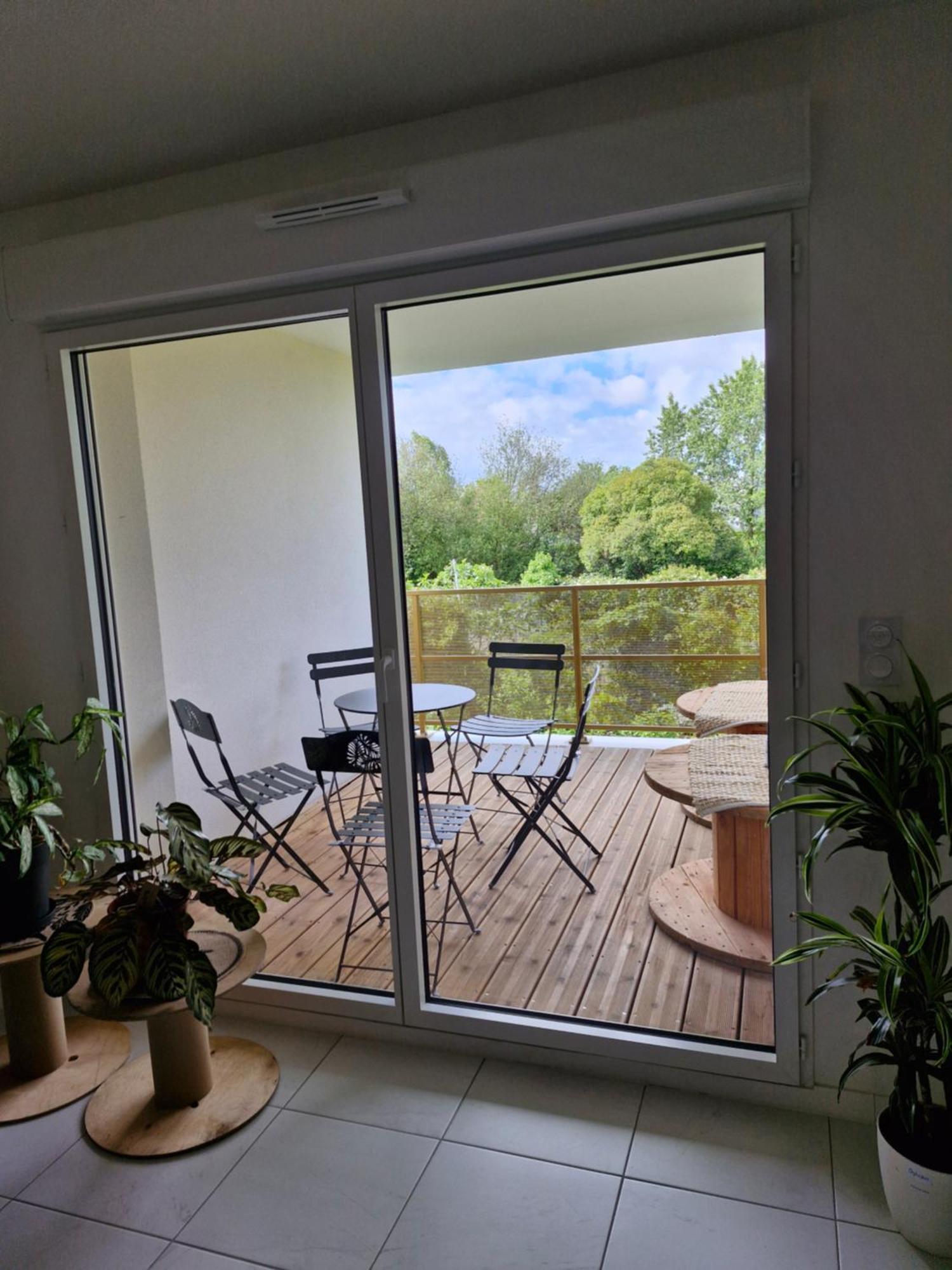 Appartement A Floirac Avec 2 Chambres, Un Parking Prive, Une Terrasse, A 5 Minutes En Voiture De L'Arkea Arena De Bordeaux エクステリア 写真
